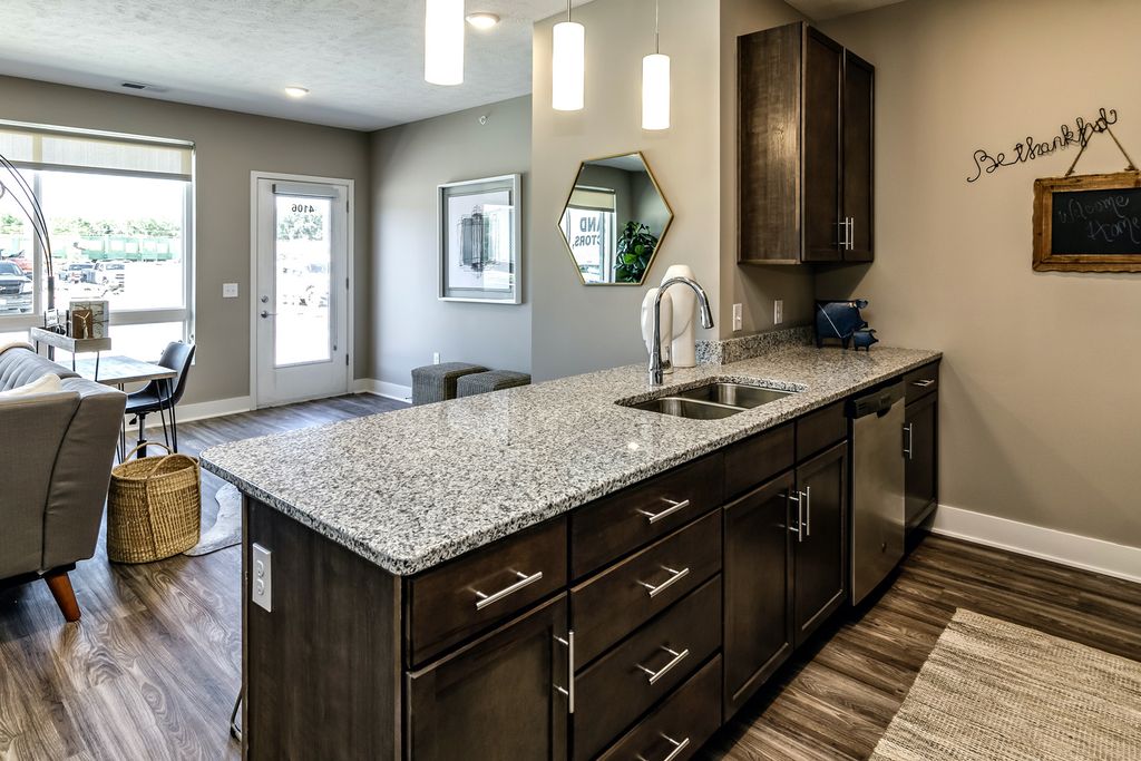 10463 S  97th Ct #2101, Papillion, NE 68046