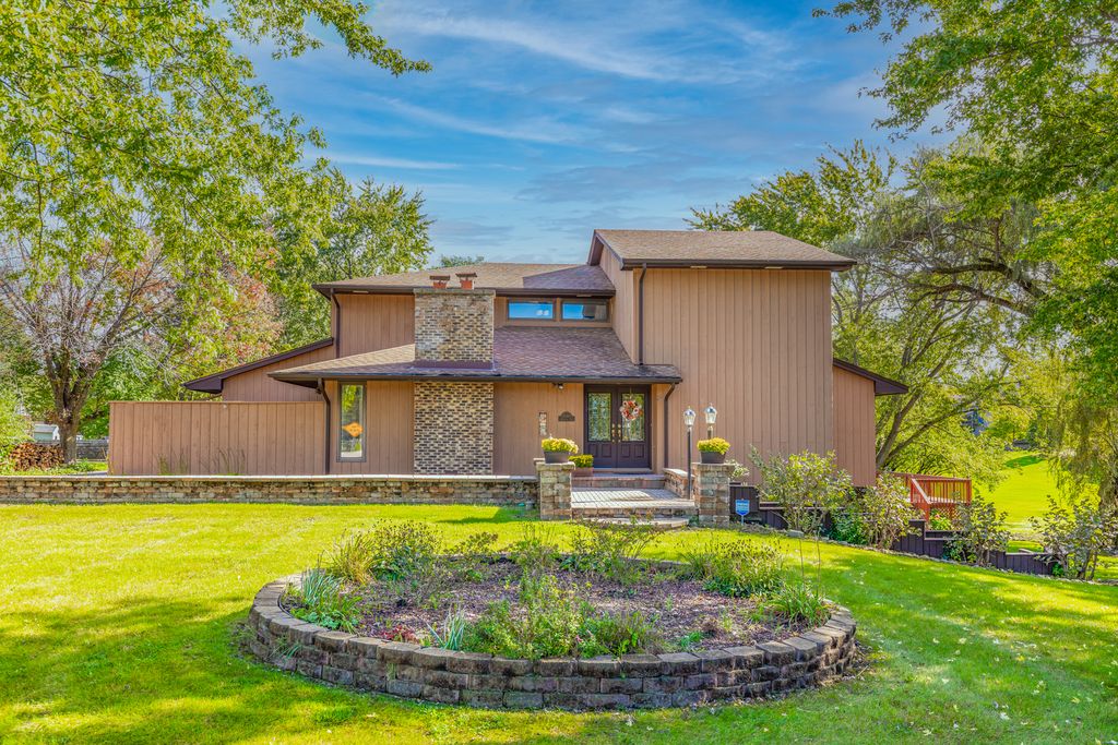 20691 N Buckeye Rd, Barrington, IL 60010