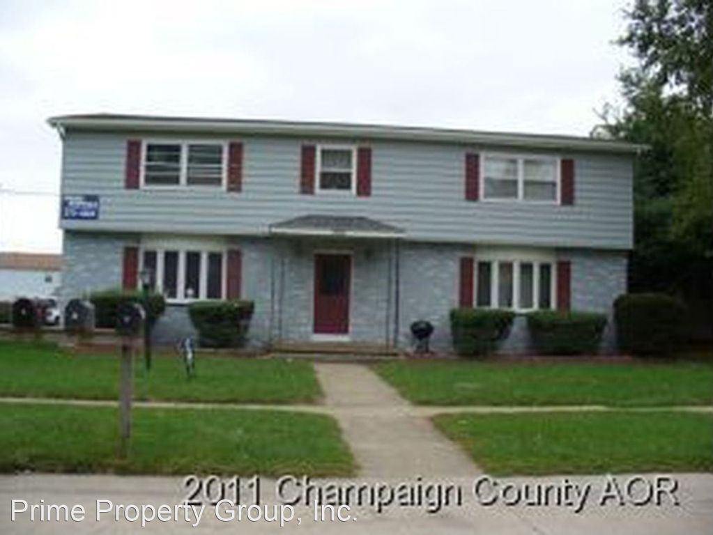 705 Hollycrest Dr, Champaign, IL 61821