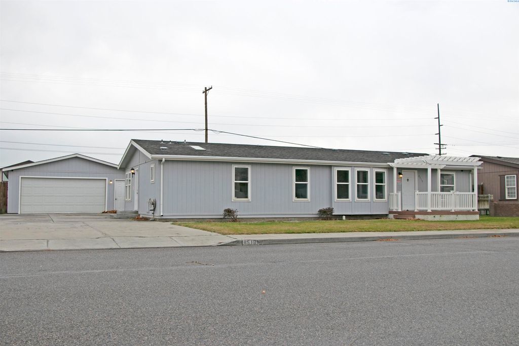 8519 W Yellowstone Ave, Kennewick, WA 99336