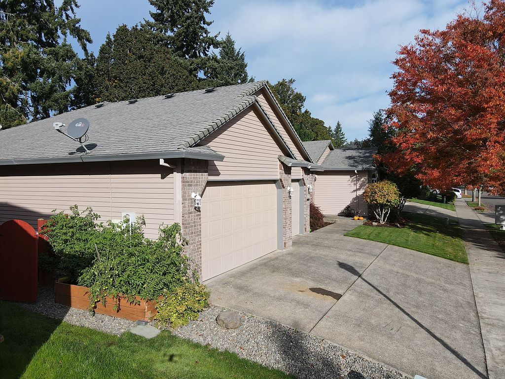 2755 NE Charlois Dr, Hillsboro, OR 97124