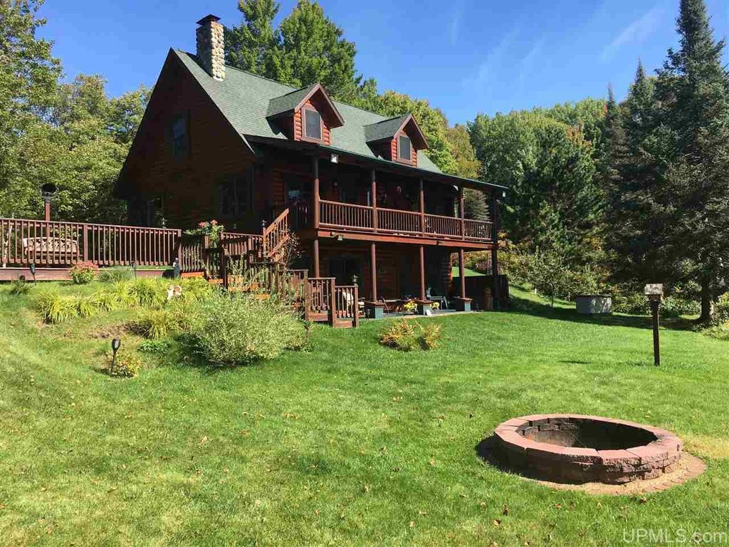 2400 Trails End Rd, Gwinn, MI 49841