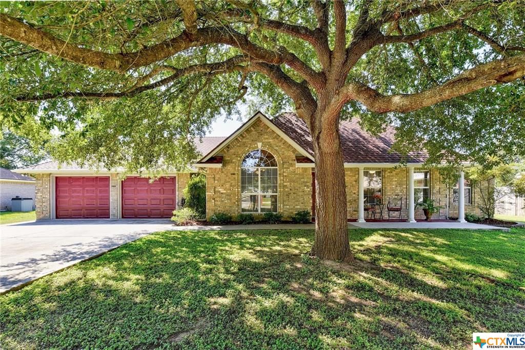 1406 Caldwell Ln, Smithville, TX 78957