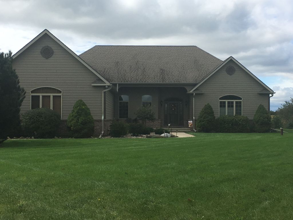 5049 Briar Ridge Ct, Burlington, WI 53105
