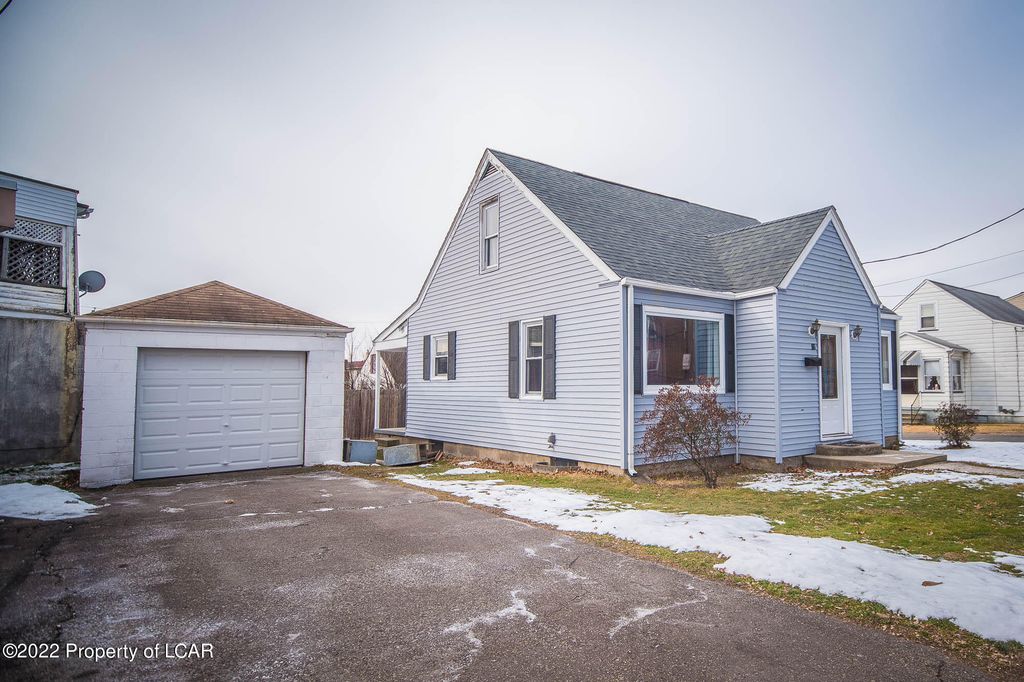 10 Seminary Pl, Forty Fort, PA 18704