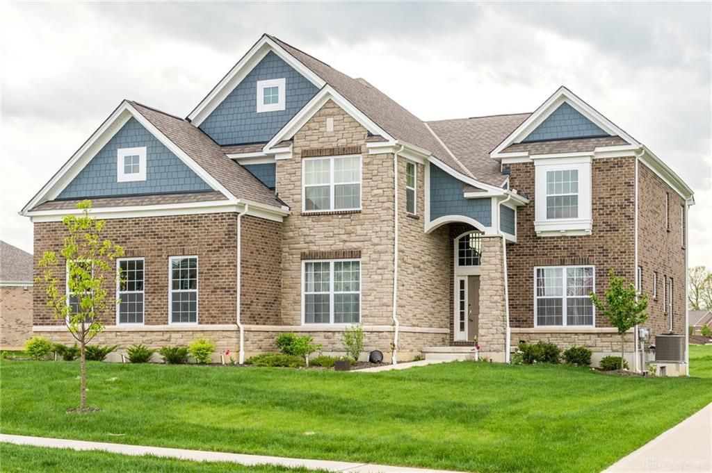 2011 Stonewater Dr, Dayton, OH 45458