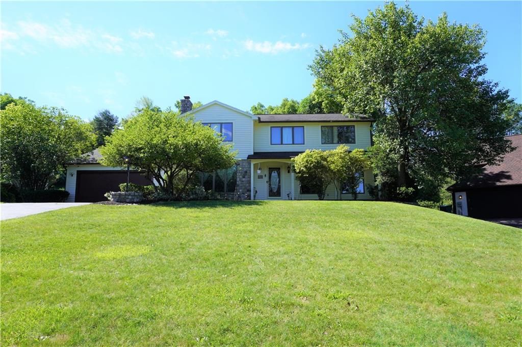 4 Colonial Dr, Fairport, NY 14450