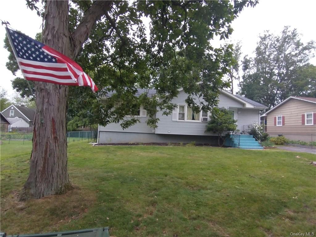 224 Commonwealth Ave, Middletown, NY 10940