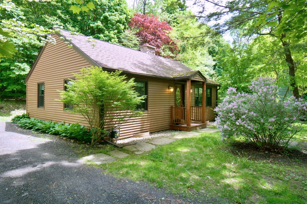 29 Kemble St, Lenox, MA 01240