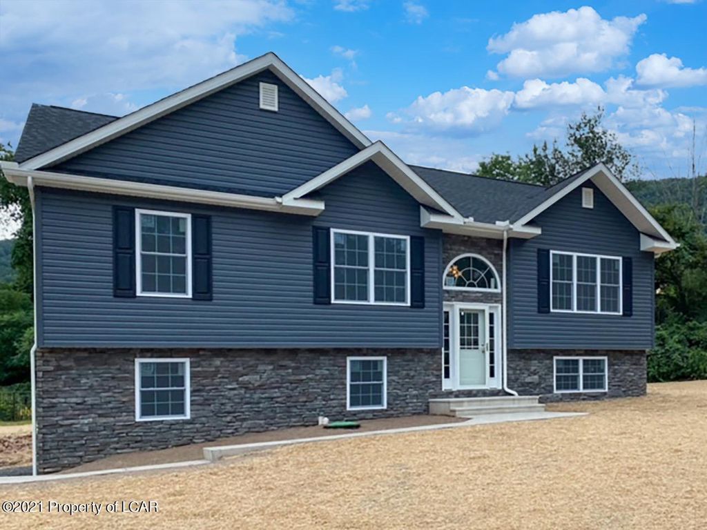 104 Dogwood Rd, Drums, PA 18222