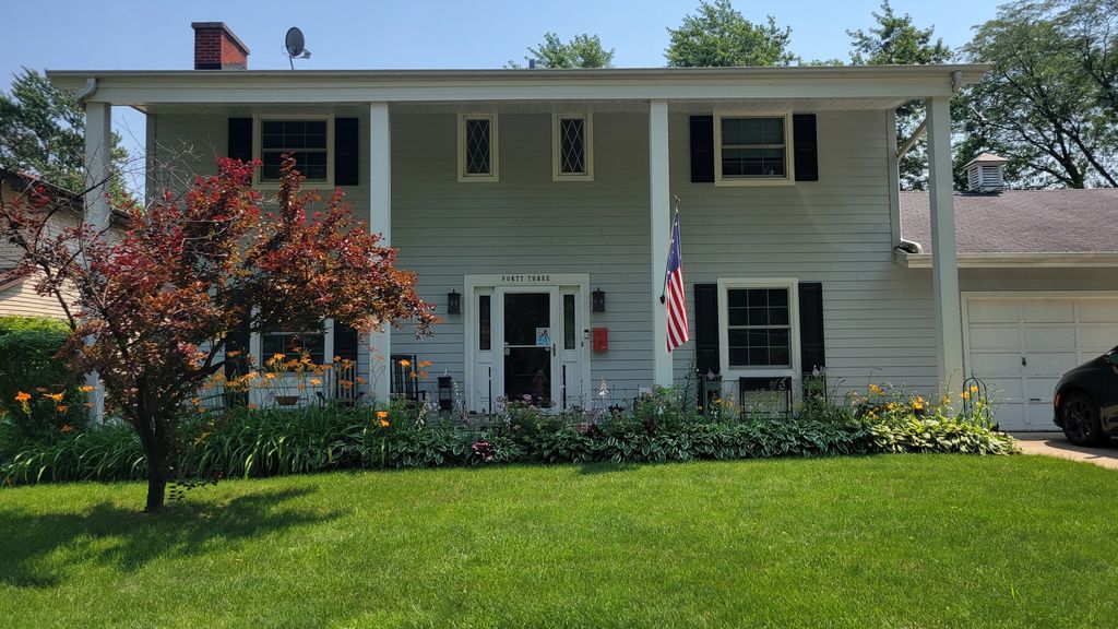 43 W Potomac Ave, Lombard, IL 60148