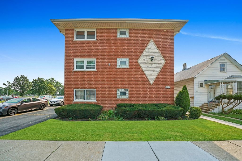 3553 N Neenah Ave #103, Chicago, IL 60634