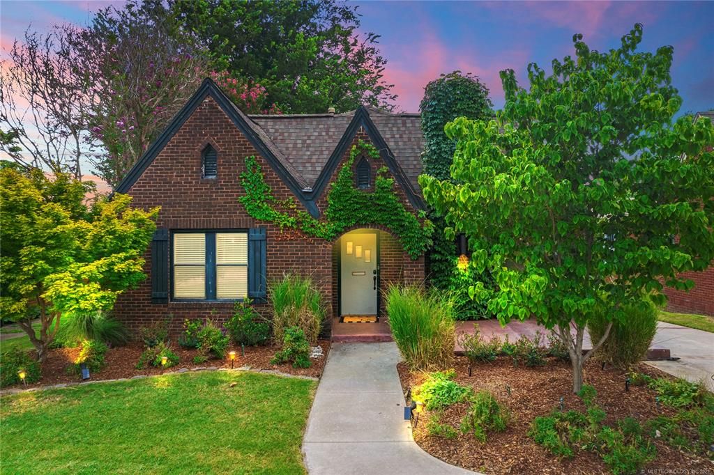 1532 S Columbia Pl E, Tulsa, OK 74104