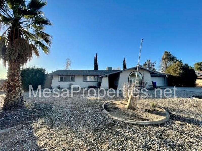 14050 Seminole Rd, Apple Valley, CA 92307