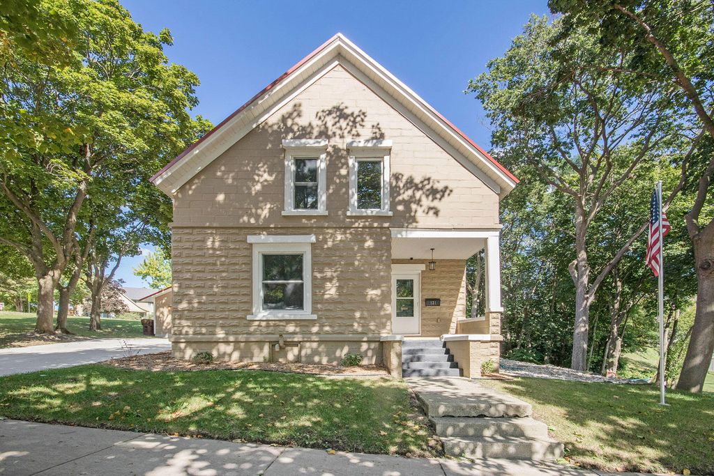 131 W Bridge St, Portland, MI 48875