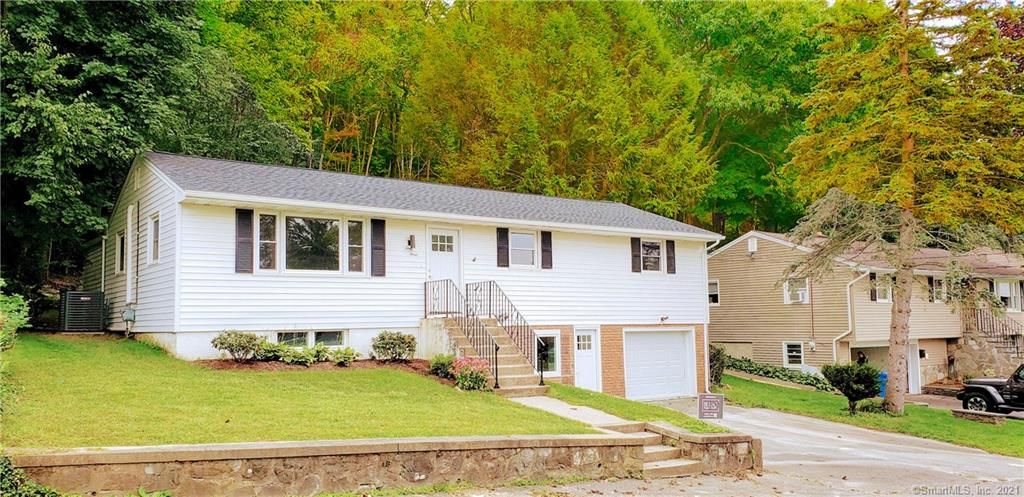 43 Newport Dr, Waterbury, CT 06705