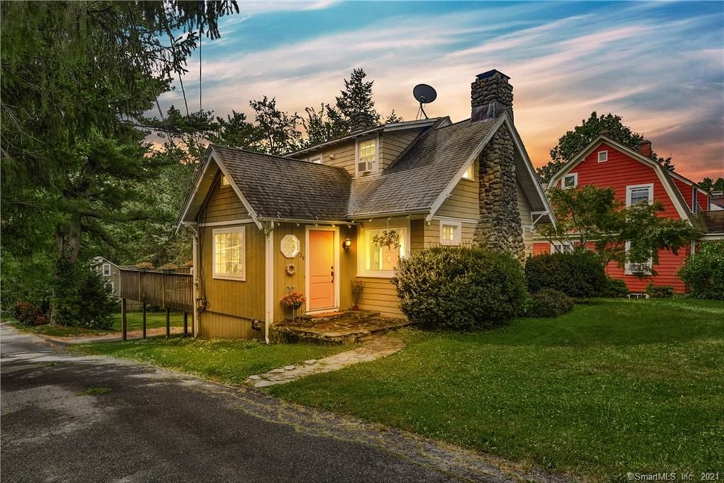 36 Richardson Dr, Middlebury, CT 06762