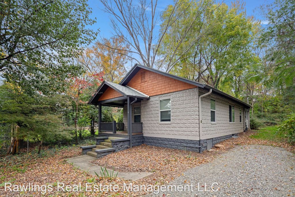 4 Piedmont Rd, Asheville, NC 28804
