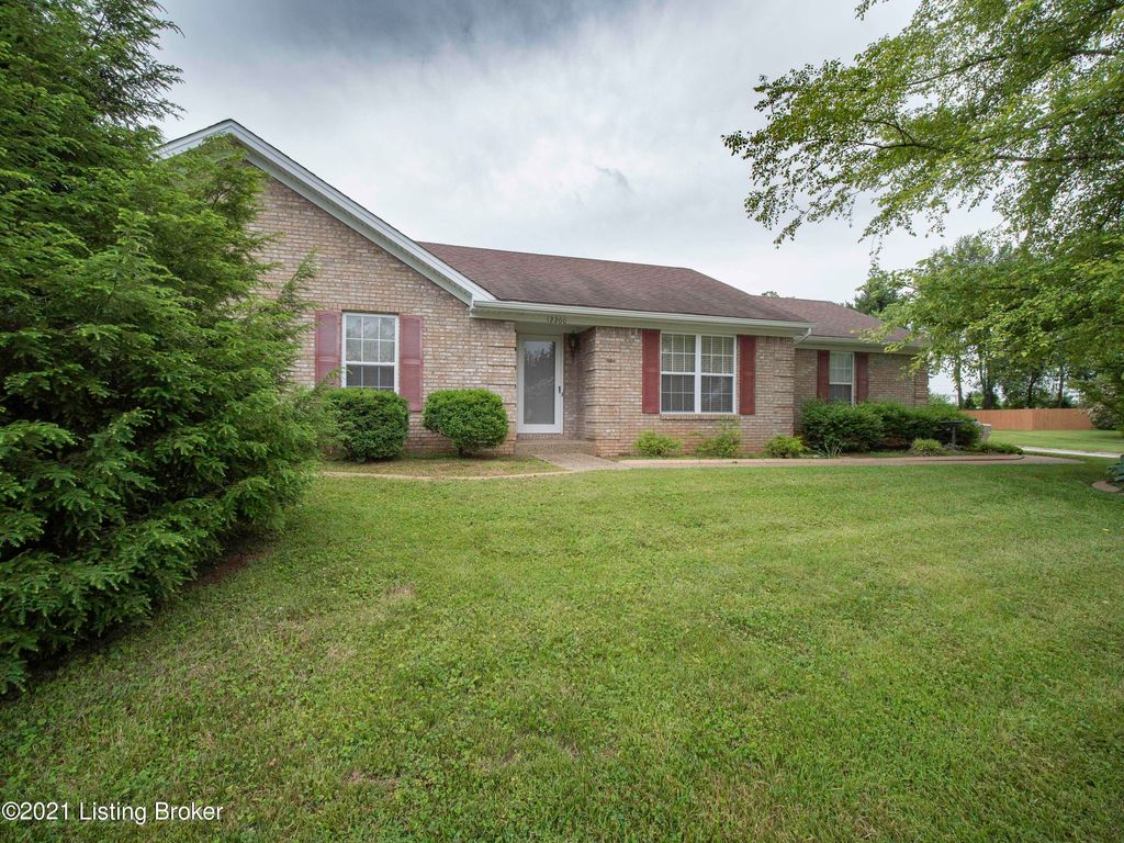 12200 Bay Run Dr, Worthington Hills, KY 40245