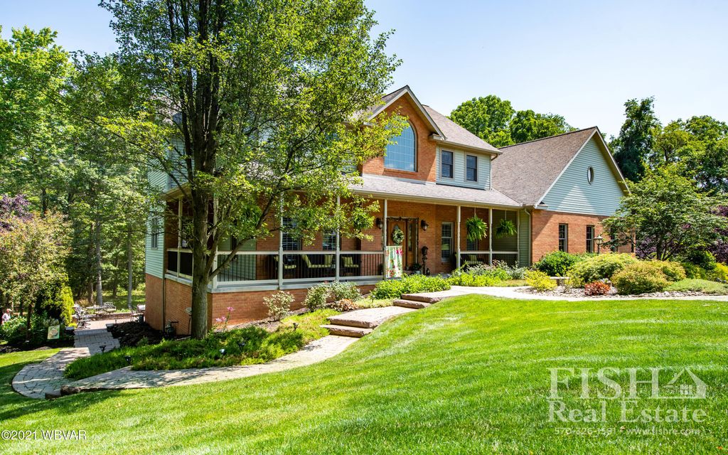 40 Chestnut Ct, Jersey Shore, PA 17740