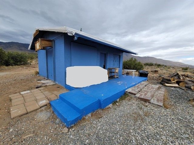 1 Pitzer Buttes Rd, Lucerne Valley, CA 92356
