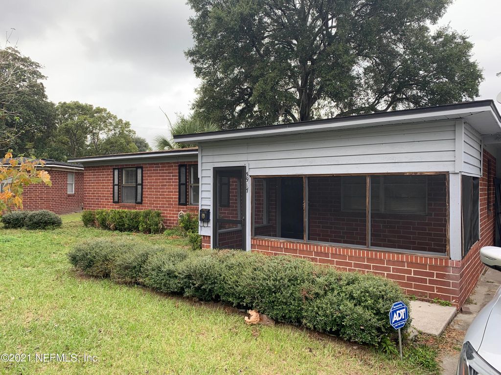 5917 Maple Leaf Dr N, Jacksonville, FL 32211