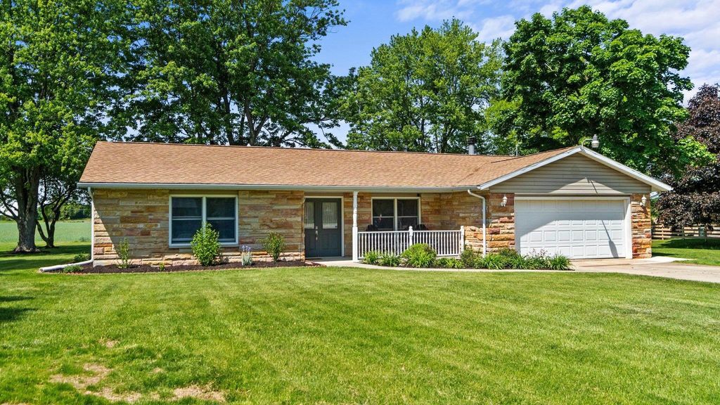 110 Orchard Dr, Auburn, IN 46706