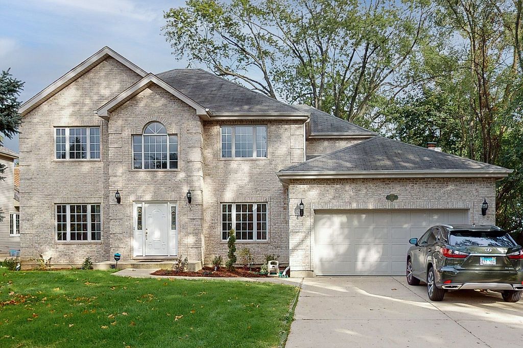 2410 Brockway St, Palatine, IL 60067