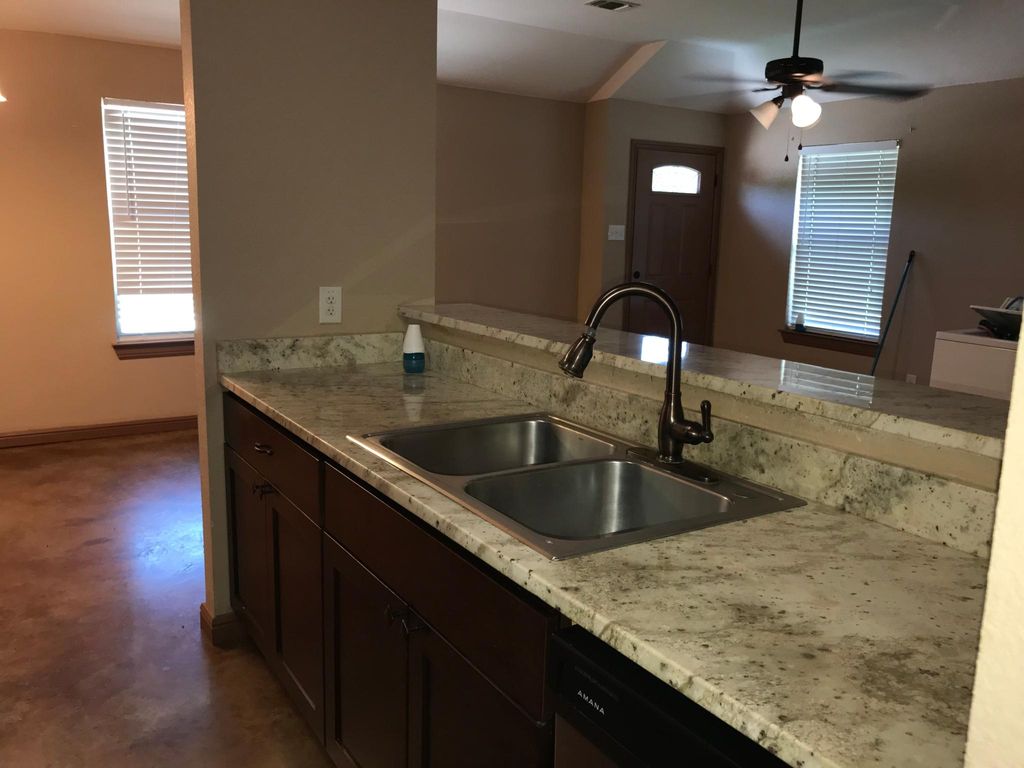 537 Berke St, Newark, TX 76071