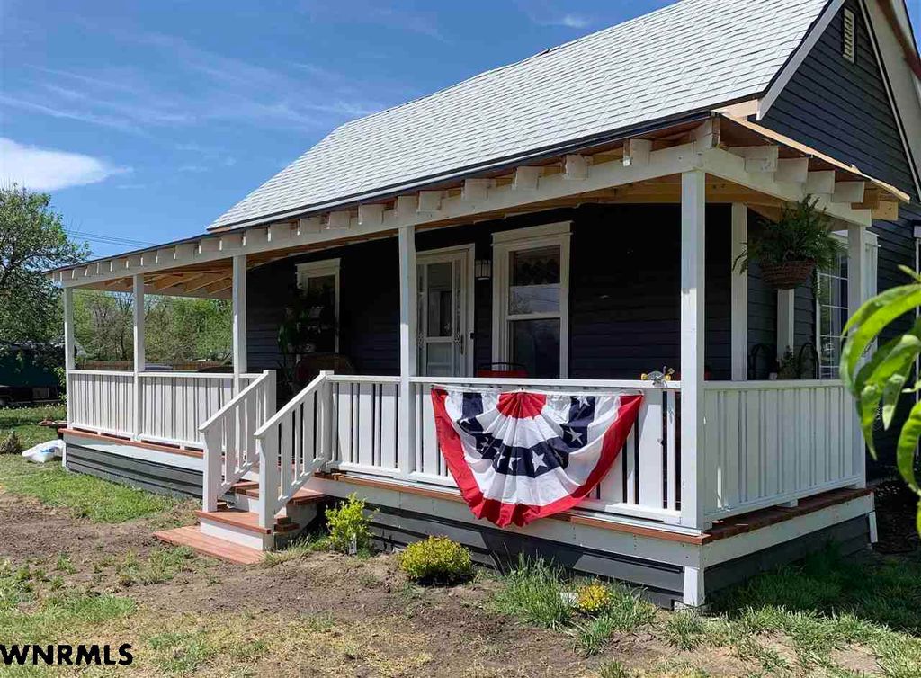 811 Avenue B, Bayard, NE 69334
