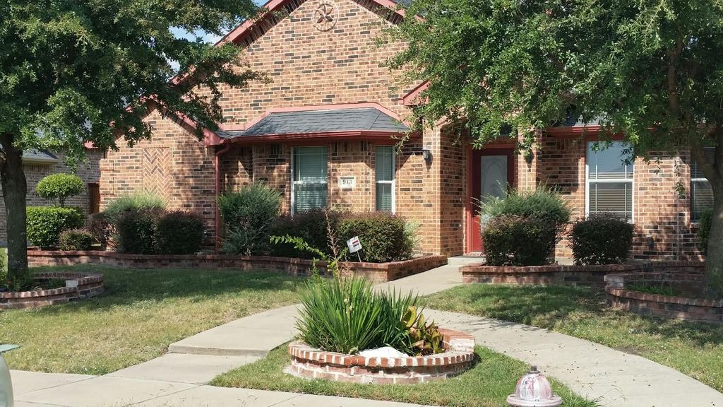913 Vanguard Pl, Lancaster, TX 75146