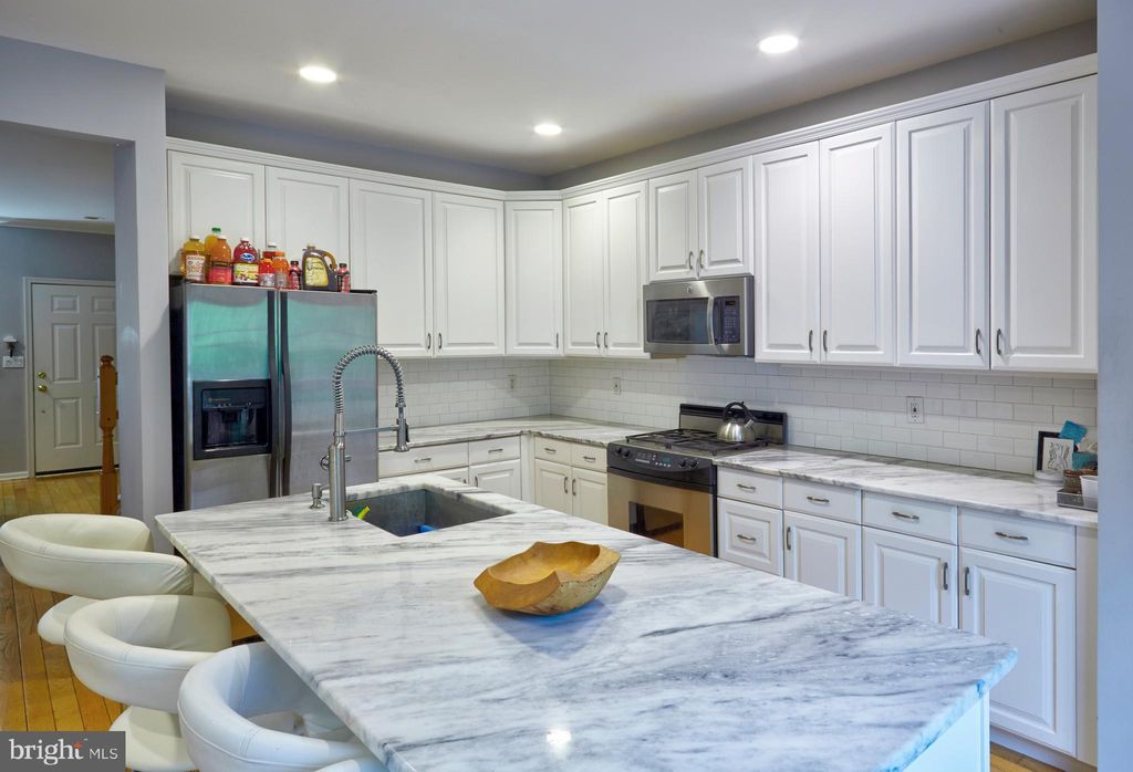 34 Buckingham Pl, Cherry Hill, NJ 08003