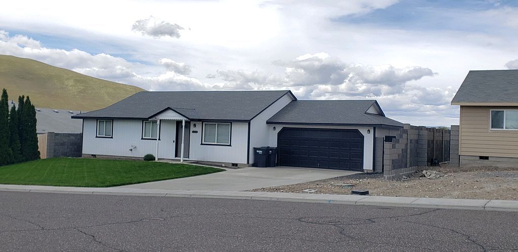 3007 Rose St, West Richland, WA 99353