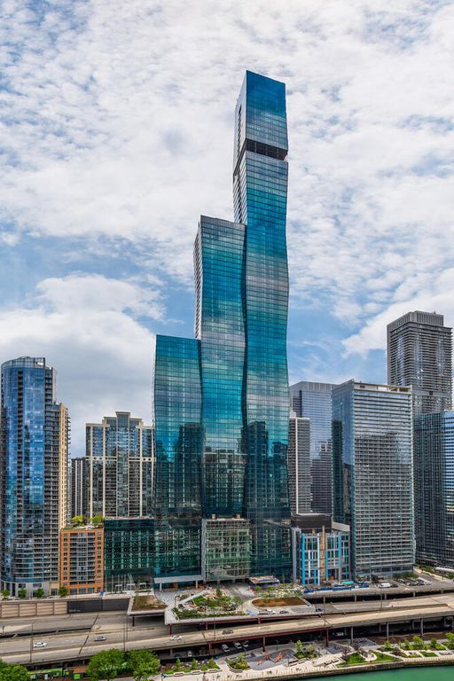 363 E Wacker Dr #3201, Chicago, IL 60601