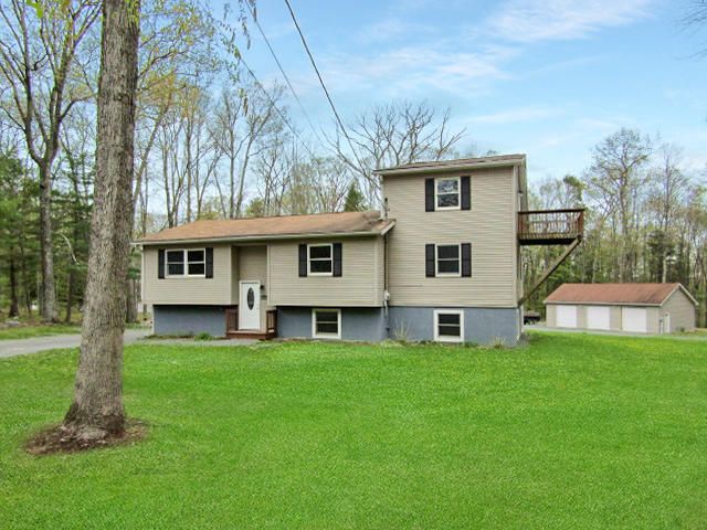 104 Daniels Rd, Hawley, PA 18428
