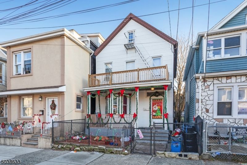 43 Quincy St, Passaic, NJ 07055 5 Bed, 3 Bath SingleFamily Home