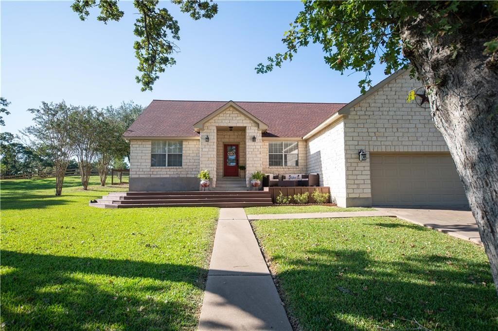 460 Tahitian Dr, Bastrop, TX 78602