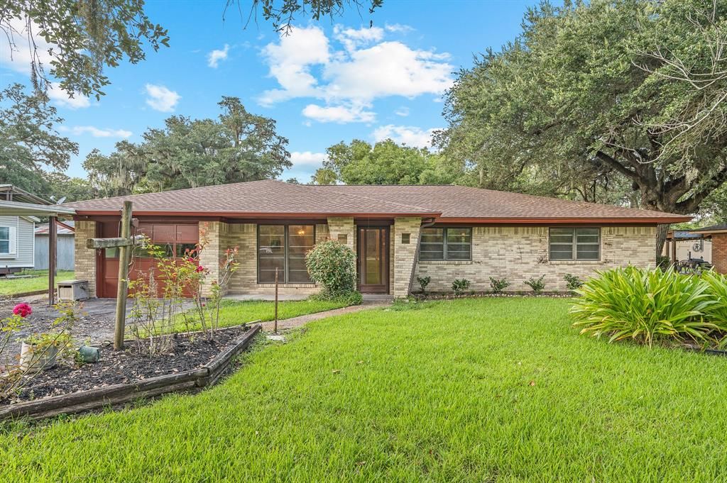 9367 FM 524 Rd, Sweeny, TX 77480
