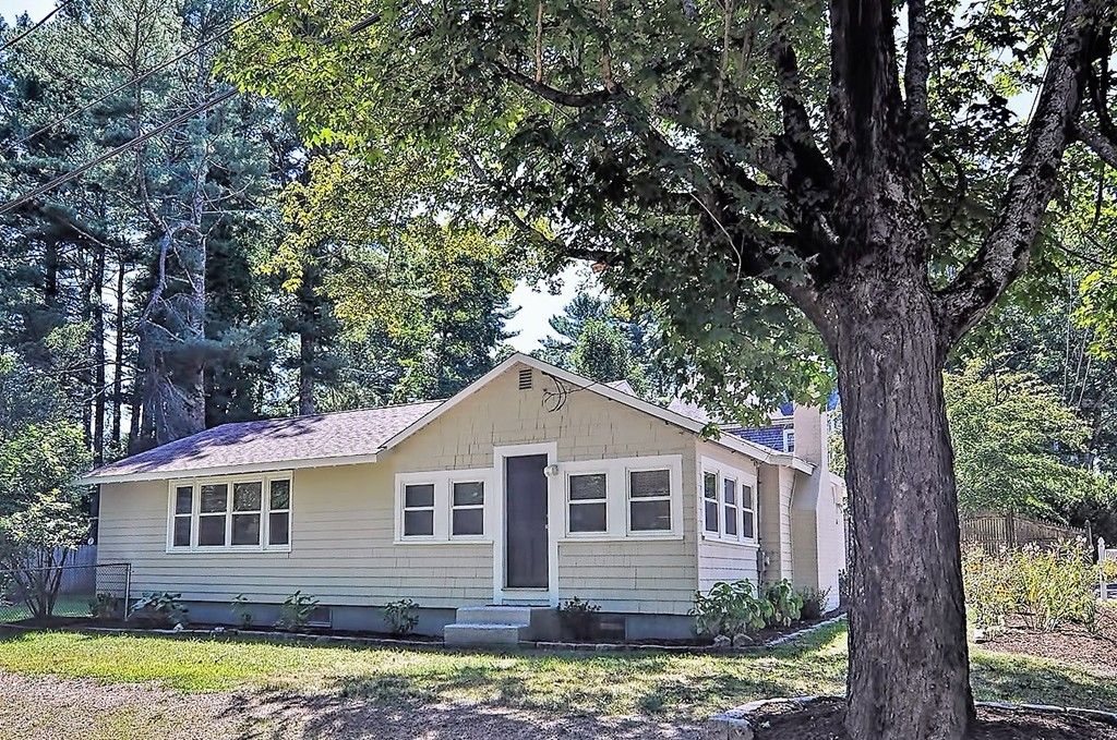 13 Nelson St, Wareham, MA 02571