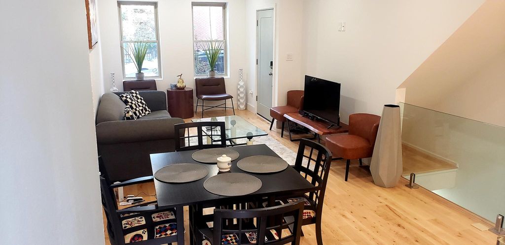 1205 S 4th St #1, Philadelphia, PA 19147