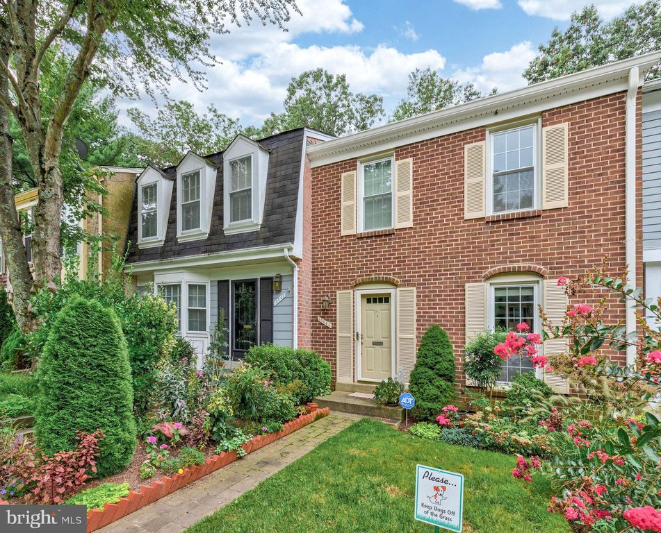 10044 Maple Leaf Dr, Montgomery Village, MD 20886