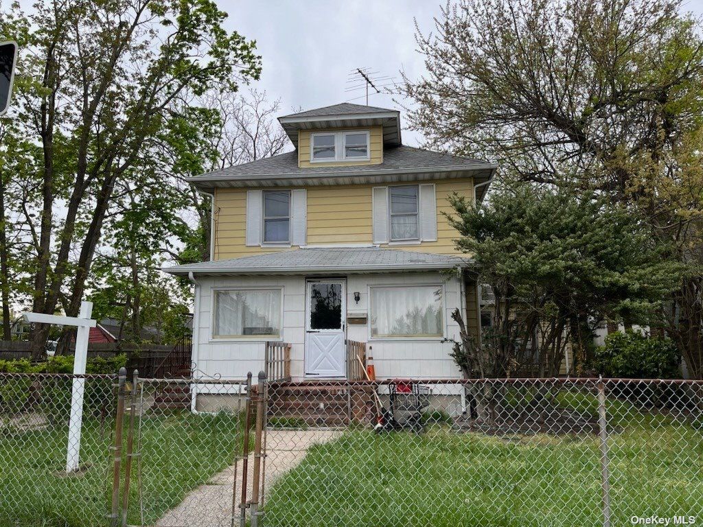 37 5th Avenue, Bay Shore, NY 11706 See Est. Value, Schools & More