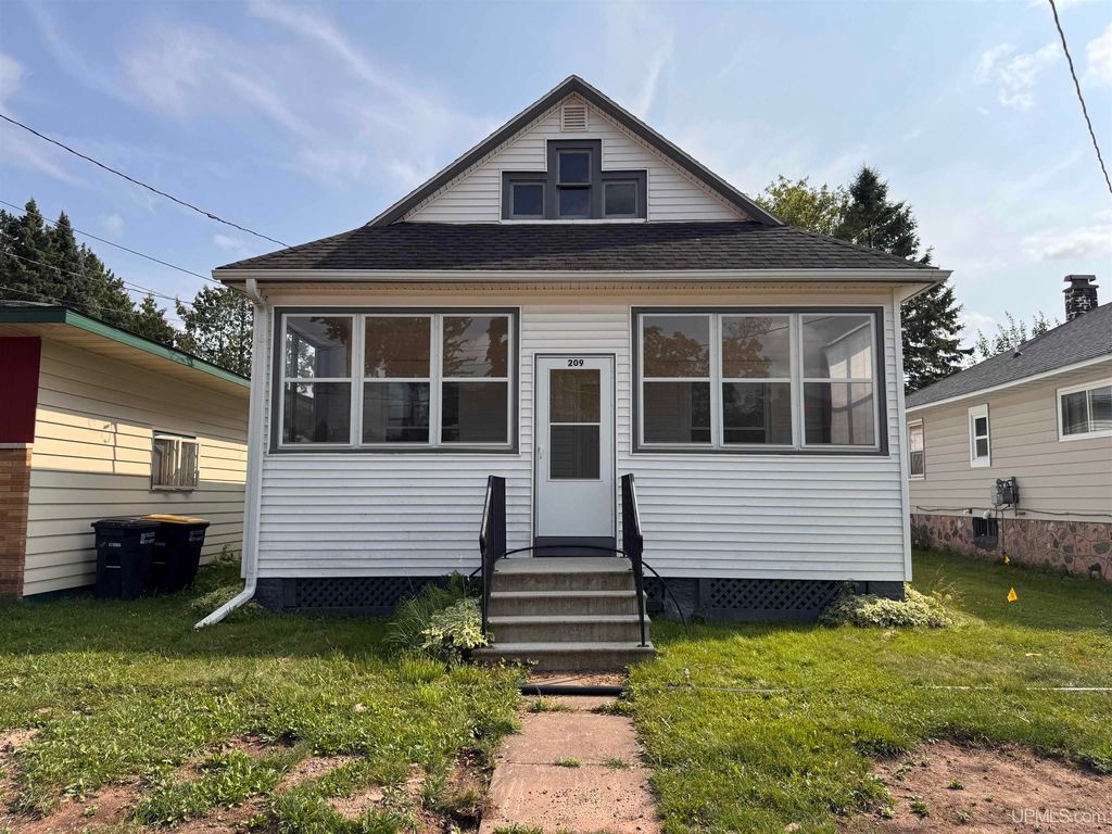 209 E  Harding Ave, Ironwood, MI 49938