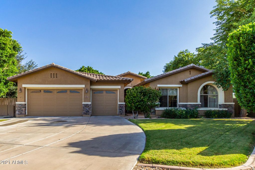 2921 E Hackamore St, Mesa, AZ 85213