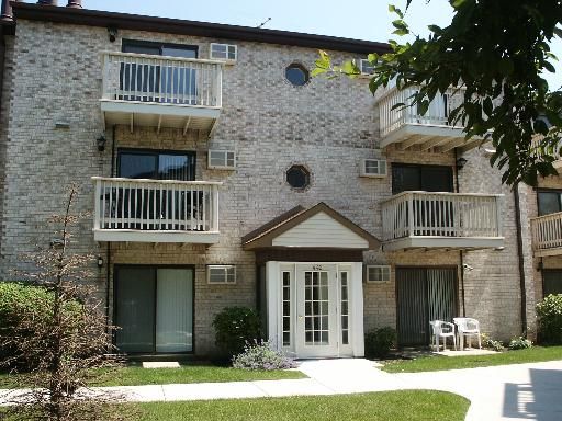 442 E Osage Ln #3A, Palatine, IL 60067