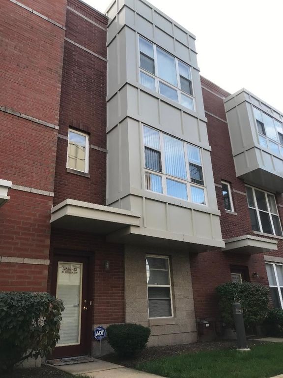 3238 N Kilbourn Ave #13, Chicago, IL 60641
