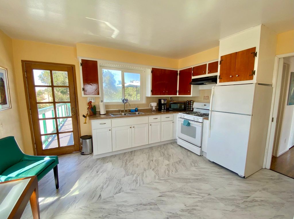 27122 Grandview Ave, Hayward, CA 94542