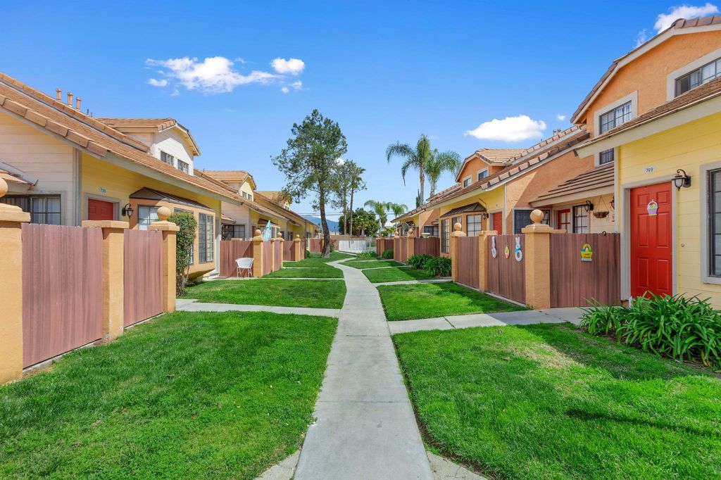 727 W Stetson Ave, Hemet, CA 92543