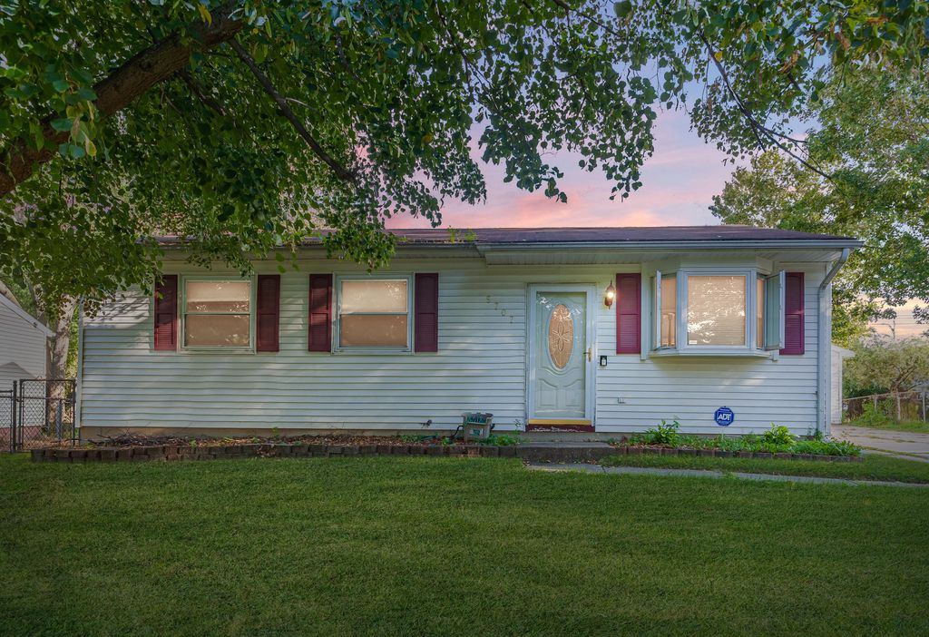 5707 Ashley Dr, Lansing, MI 48911