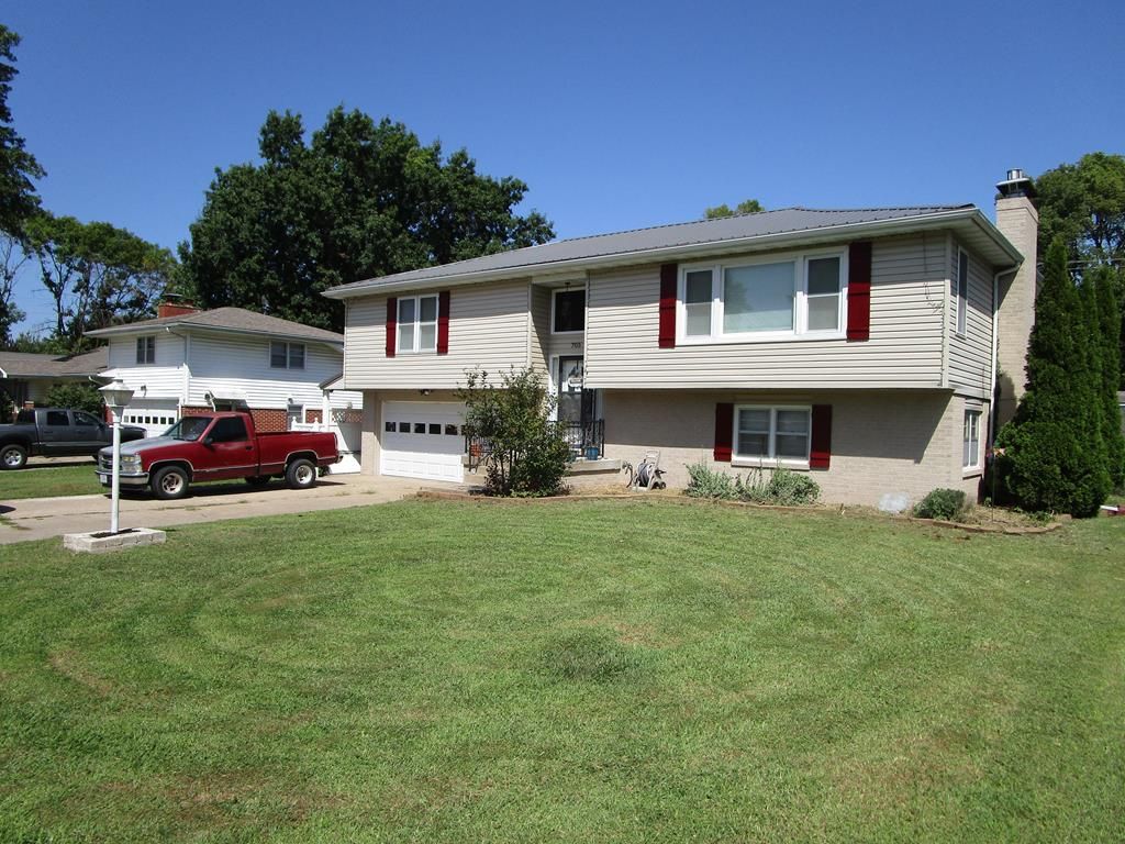 705 Meadow Ln, Kirksville, MO 63501